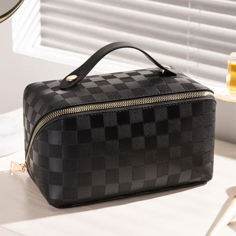 "Spazio Chic" – Leather Makeup Bag By Enzo Bellari®
