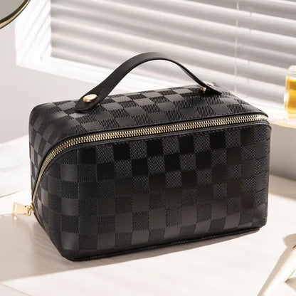 "Spazio Chic" – Leather Makeup Bag By Enzo Bellari®