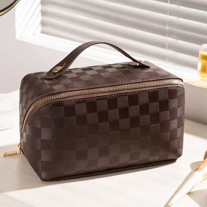 "Spazio Chic" – Leather Makeup Bag By Enzo Bellari®