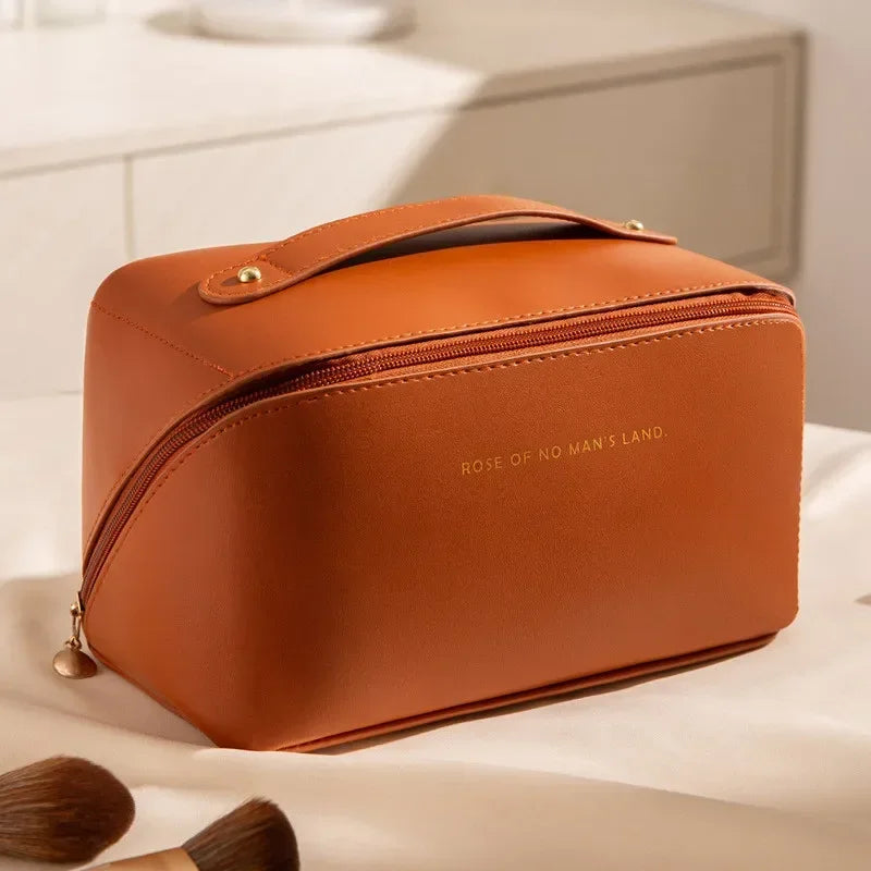 "Spazio Chic" – Leather Makeup Bag By Enzo Bellari®